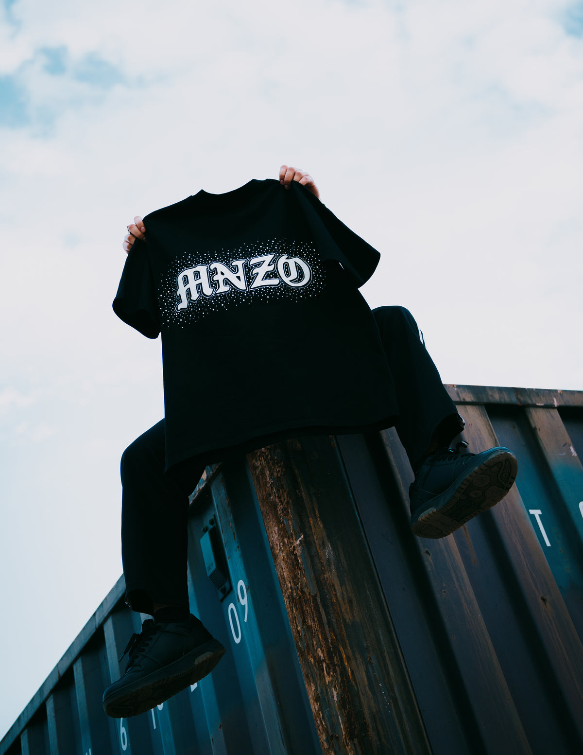 MNZO Classic White Crystal